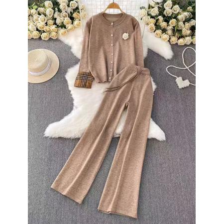 FA45432# 温柔风杏色设计感花朵爱心扣拼接长袖针织外套高腰阔腿裤两件套 服裝批發女裝批發服飾貨源