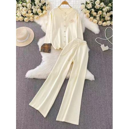 FA45432# 温柔风杏色设计感花朵爱心扣拼接长袖针织外套高腰阔腿裤两件套 服裝批發女裝批發服飾貨源