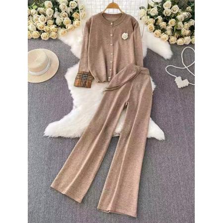 FA45432# 温柔风杏色设计感花朵爱心扣拼接长袖针织外套高腰阔腿裤两件套 服裝批發女裝批發服飾貨源