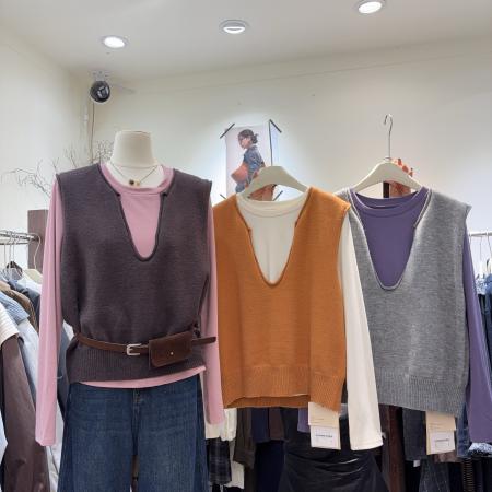 FA45686# 欧货秋季V领无袖羊毛针织马甲女叠穿宽松休闲长袖T恤两件套套装 服裝批發女裝批發服飾貨源