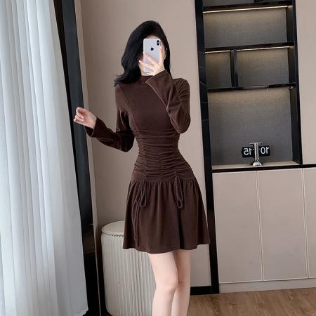 实力显瘦内搭冷烟棕修身短款抽褶针织连衣裙 服裝批發女裝批發服飾貨源