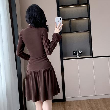 实力显瘦内搭冷烟棕修身短款抽褶针织连衣裙 服裝批發女裝批發服飾貨源