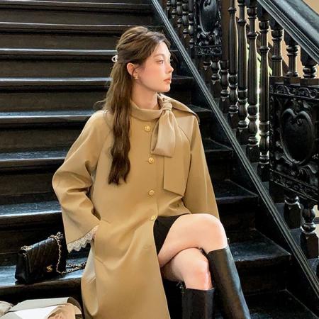 FA45755# 英伦风千金蝴蝶结立领风衣外套女装秋季新款小个子中长卡其色大衣 服裝批發女裝批發服飾貨源