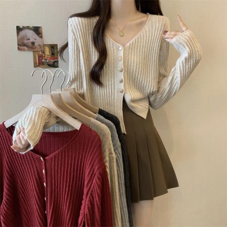 FA45761# V领纯色长袖针织衫女秋季新款簿款外搭短款设计感排扣气质毛衣潮 服裝批發女裝批發服飾貨源