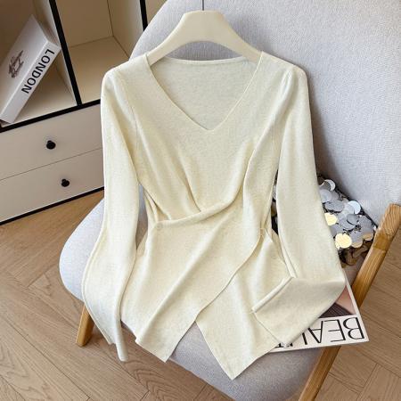 FA45791# 秋冬亮丝V领不规则打底衫女设计感褶皱含羊毛上衣长袖针织衫 服裝批發女裝批發服飾貨源