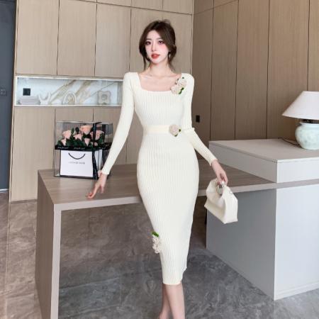 FA45850# 高级性感法式针织连衣裙女秋冬米白花朵气质修身御姐包臀长裙 服裝批發女裝批發服飾貨源