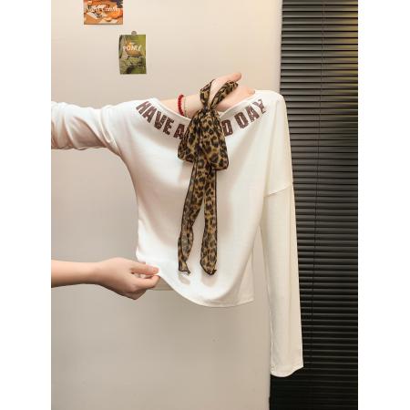 FA45910# 美式复古辣妹风斜肩长袖T恤女设计感字母印花修身上衣配丝巾 服裝批發女裝批發服飾貨源