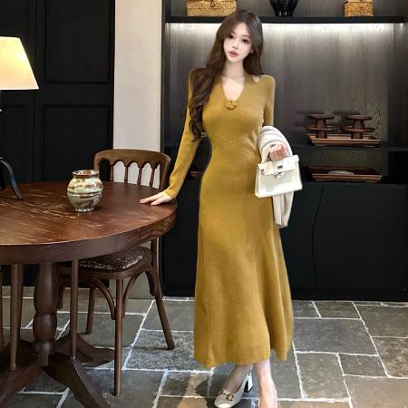 FA46017# 显腰细羊毛挂脖花朵针织连衣裙女冬季新款修身打底长袖A字裙 服裝批發女裝批發服飾貨源