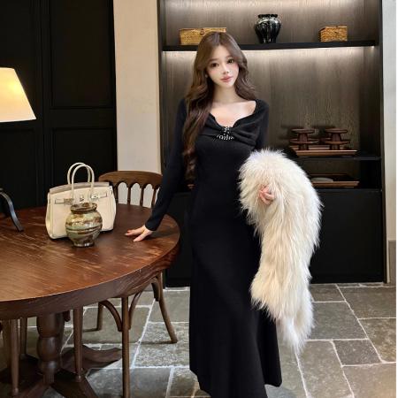 FA46018# 红色蝴蝶结一字肩长袖连衣裙女秋冬新款性感纯欲内搭A字长裙 服裝批發女裝批發服飾貨源