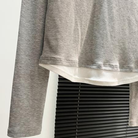 FA46026# 撞色假两件正肩长袖T恤女秋冬设计感修身短款打底衫内搭 服裝批發女裝批發服飾貨源