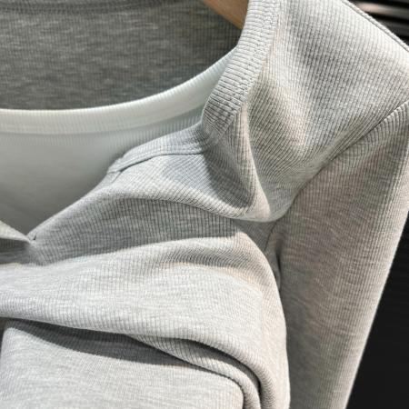 FA46026# 撞色假两件正肩长袖T恤女秋冬设计感修身短款打底衫内搭 服裝批發女裝批發服飾貨源