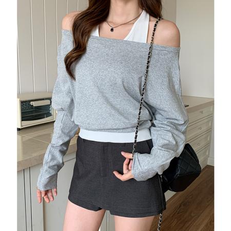 FA46096# 灰色斜肩挂脖假两件长袖t恤女秋季露肩宽松内搭打底衫 服裝批發女裝批發服飾貨源