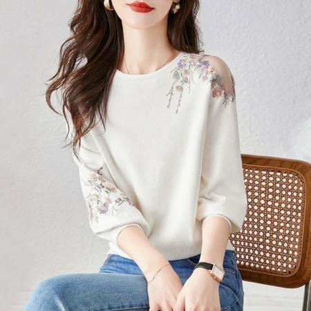 镂空针织衫女秋冬新款设计感甜美小清新花朵显瘦圆领套头上衣 服裝批發女裝批發服飾貨源