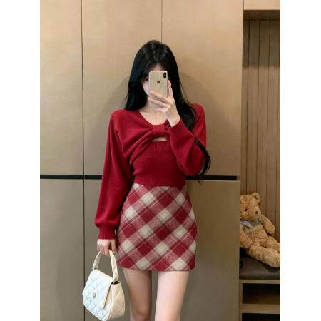 FA46275# 一字肩红色针织衫女秋冬短款斜露肩毛衣内搭上衣高级感 服裝批發女裝批發服飾貨源