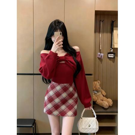 FA46275# 一字肩红色针织衫女秋冬短款斜露肩毛衣内搭上衣高级感 服裝批發女裝批發服飾貨源