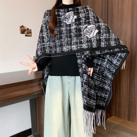 FA46296# 大码秋冬新款山茶花斗篷小香风格纹披肩经典保暖流苏外套 服裝批發女裝批發服飾貨源