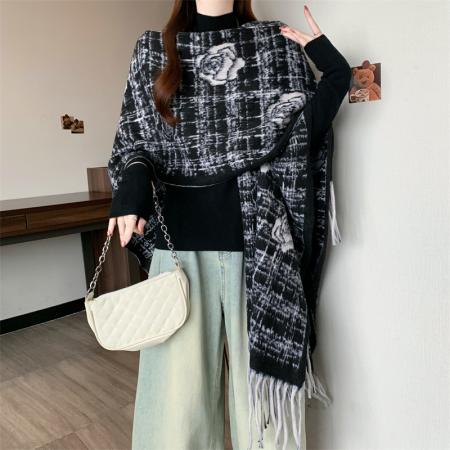 FA46296# 大码秋冬新款山茶花斗篷小香风格纹披肩经典保暖流苏外套 服裝批發女裝批發服飾貨源