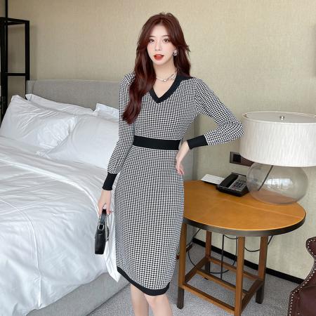 FA46482# 格子针织连衣裙女秋冬修身收腰V领内搭中长款过膝毛衣裙