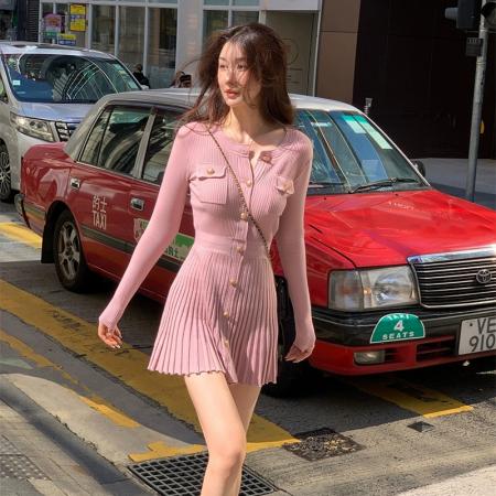 FA46486# 粉色圆领小香风长袖针织连衣裙女秋冬季收腰显瘦A字百褶裙子