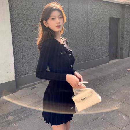 FA46486# 粉色圆领小香风长袖针织连衣裙女秋冬季收腰显瘦A字百褶裙子