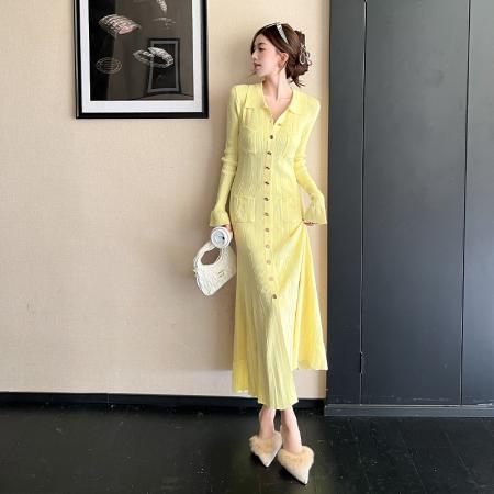 FA46611# 法式轻奢气质名媛减龄奶油黄单排扣修身垂感翻领针织连衣裙长裙