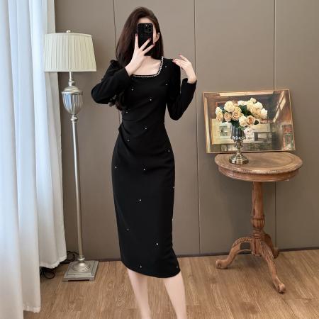 FA46637# 秋冬钉钻方领赫本风重工气质高级感轻奢名媛风大码连衣裙