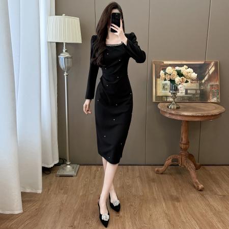 FA46637# 秋冬钉钻方领赫本风重工气质高级感轻奢名媛风大码连衣裙