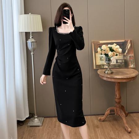 FA46637# 秋冬钉钻方领赫本风重工气质高级感轻奢名媛风大码连衣裙