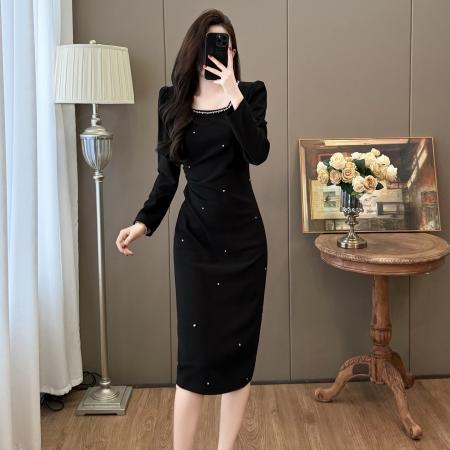 FA46637# 秋冬钉钻方领赫本风重工气质高级感轻奢名媛风大码连衣裙