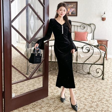 FA46641# 秋冬丝绒亮片褶皱显瘦大码优雅钉珠喇叭袖鱼尾长款连衣裙