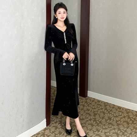 FA46641# 秋冬丝绒亮片褶皱显瘦大码优雅钉珠喇叭袖鱼尾长款连衣裙