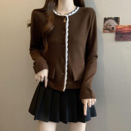 FA46774# 秋冬新款胖MM圆领时尚甜美减龄蕾丝花边拼接单排扣设计感上衣 服裝批發女裝批發服飾貨源