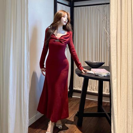 FA46856# 红色蝴蝶结一字肩长袖连衣裙女秋冬新款性感纯欲内搭A字长裙 服裝批發女裝批發服飾貨源