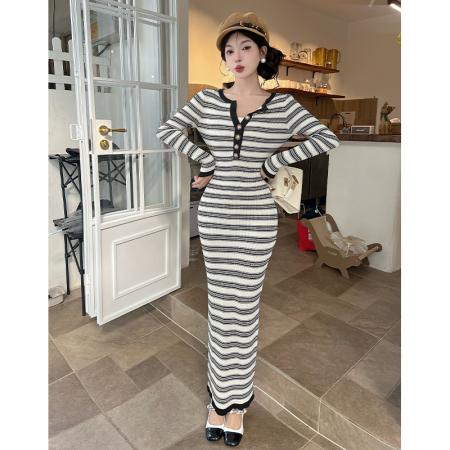 FA46687# 撞色条纹V领长袖打底针织连衣裙女秋冬配大衣修身气质长裙子  服裝批發女裝批發服飾貨源