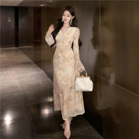 FA46696# 法式气质V领印花修身包臀裙喇叭袖A字显瘦百搭高腰连衣裙  服裝批發女裝批發服飾貨源