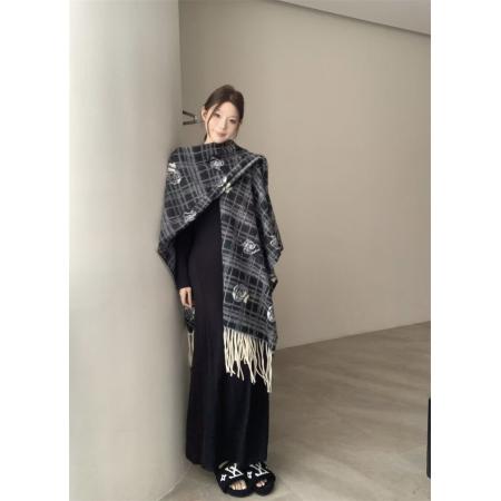 FA46785# 法式优雅山茶花格纹披肩女保暖斗篷外搭千感流苏围巾  服裝批發女裝批發服飾貨源