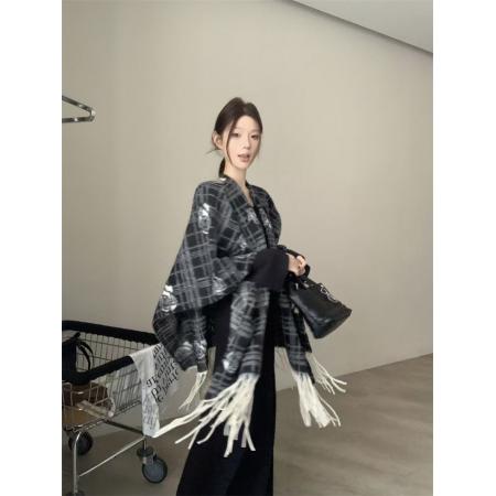 FA46785# 法式优雅山茶花格纹披肩女保暖斗篷外搭千感流苏围巾  服裝批發女裝批發服飾貨源