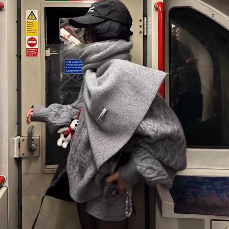 LN76364# 韩好甜WARDENEDGE灰色麻花毛衣女冬宽松慵懒风软糯套头针织上衣