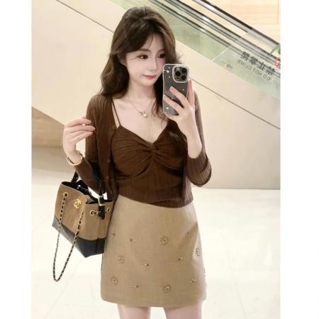 FA46978# MuMu琥珀流光扭结设计针织吊带开衫两件套 服裝批發女裝批發服飾貨源