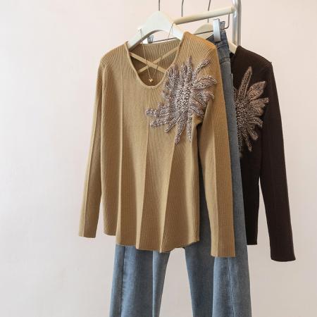 FA46981# 胖mm法式交叉领立体花朵针织衫新款设计感重工钉珠气质上衣 服裝批發女裝批發服飾貨源