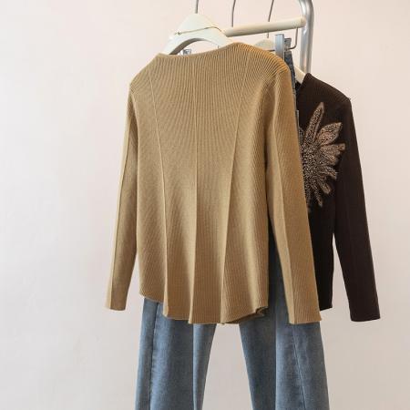 FA46981# 胖mm法式交叉领立体花朵针织衫新款设计感重工钉珠气质上衣 服裝批發女裝批發服飾貨源