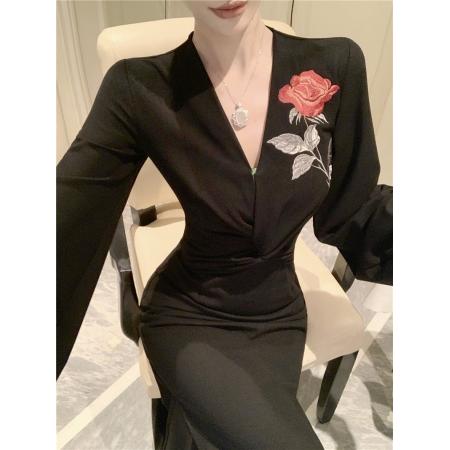 FA46993# 时尚花朵刺绣胸前扭结显瘦开叉连衣裙 服裝批發女裝批發服飾貨源