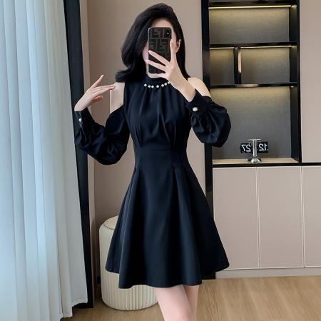 FA47001# 赫本风挂脖长袖连衣裙女春秋季高级感气质露肩收腰黑色a字千金裙 服裝批發女裝批發服飾貨源