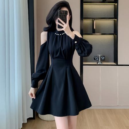 FA47001# 赫本风挂脖长袖连衣裙女春秋季高级感气质露肩收腰黑色a字千金裙 服裝批發女裝批發服飾貨源