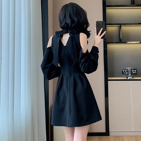 FA47001# 赫本风挂脖长袖连衣裙女春秋季高级感气质露肩收腰黑色a字千金裙 服裝批發女裝批發服飾貨源