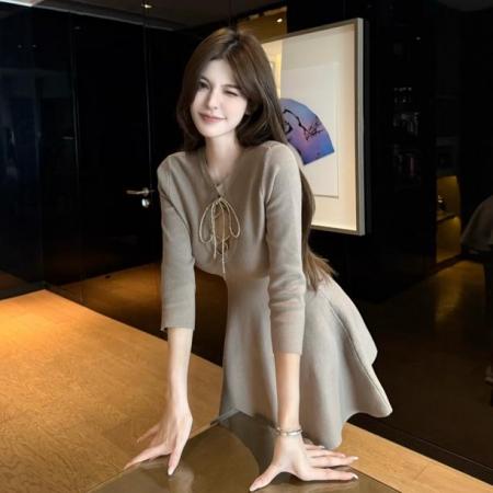 FA47016# 布月秋冬七分袖针织收腰纯欲设计感绑带性感A摆连衣裙 服裝批發女裝批發服飾貨源