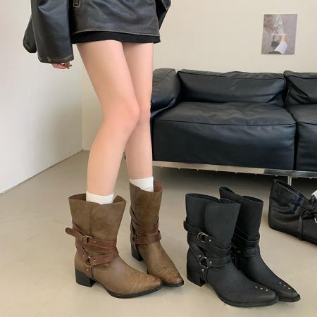 X-32877# 复古小众皮带扣短靴尖头套筒舒适粗跟靴子秋冬显瘦宽筒西部靴 鞋子批发女鞋批发货源