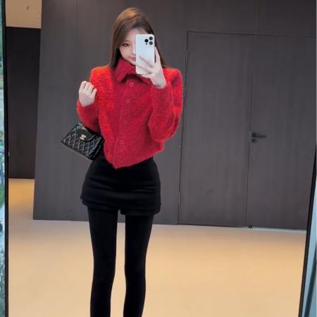 FA47176# 设计感翻领单排扣红色毛衣外套女冬季款洋气百搭短款针织开衫上衣  服裝批發女裝批發服飾貨源