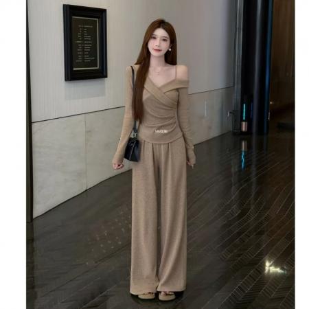 FA47178# 香肩捕手温柔包裹不对称交叉斜领打褶上衣直筒显瘦裤子套装  服裝批發女裝批發服飾貨源