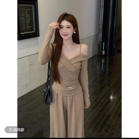 FA47178# 香肩捕手温柔包裹不对称交叉斜领打褶上衣直筒显瘦裤子套装  服裝批發女裝批發服飾貨源